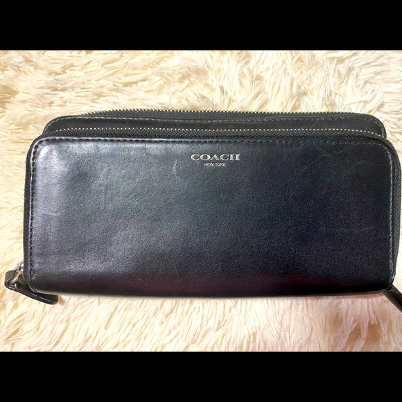 COACH wallet - Picture 1 of 2